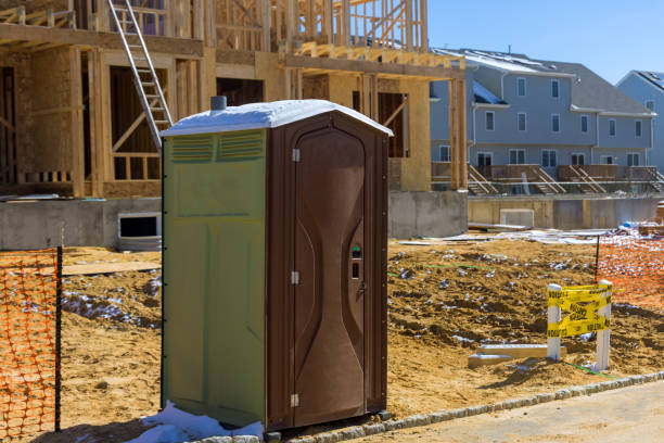 Best Portable restroom trailer rental  in North Bellport, NY