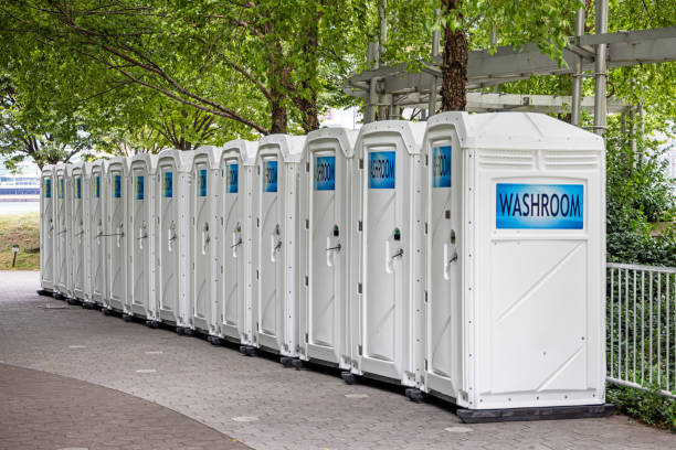 Best Portable restroom trailer rental  in North Bellport, NY